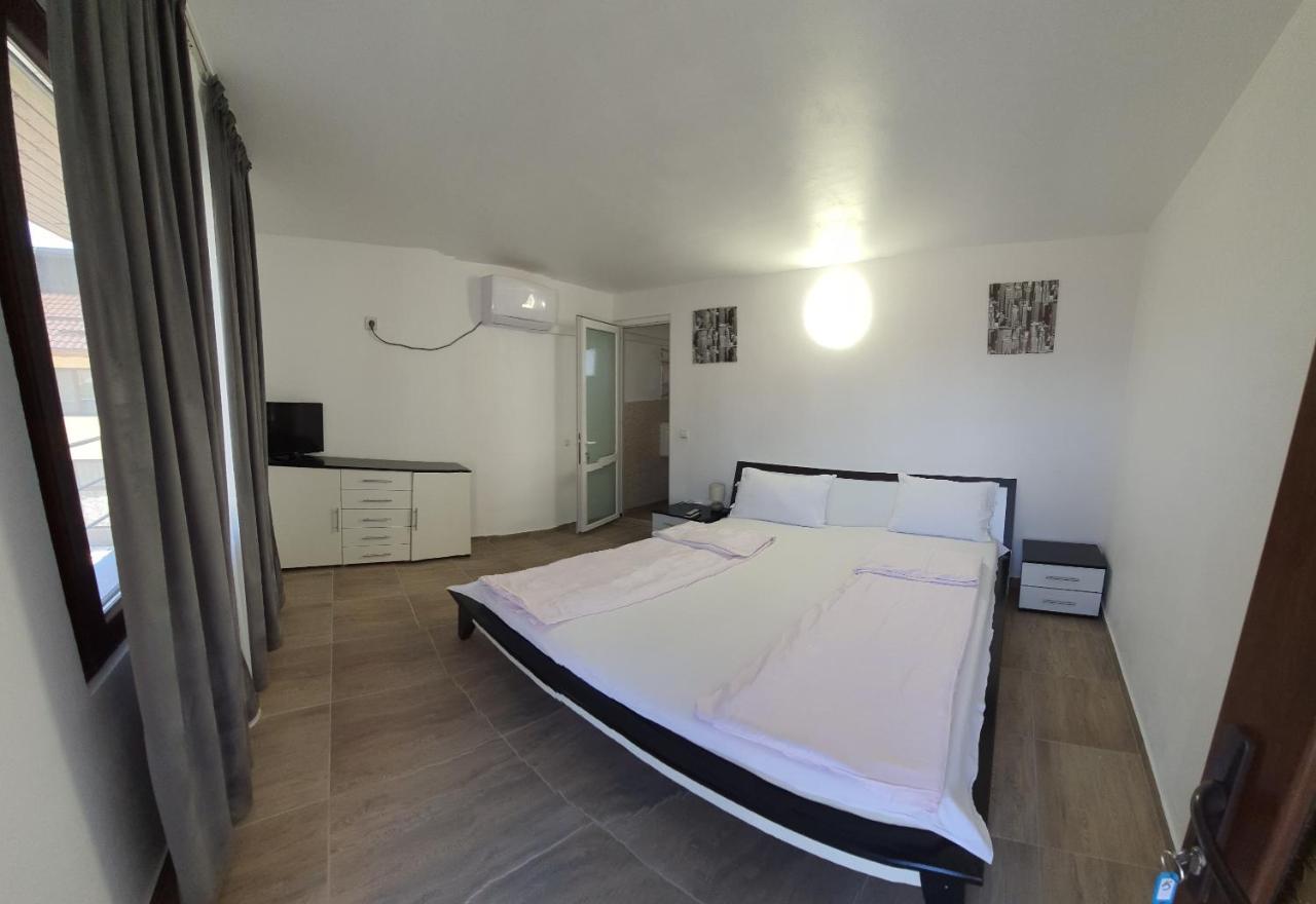 Vila Donau Dubova Exterior foto